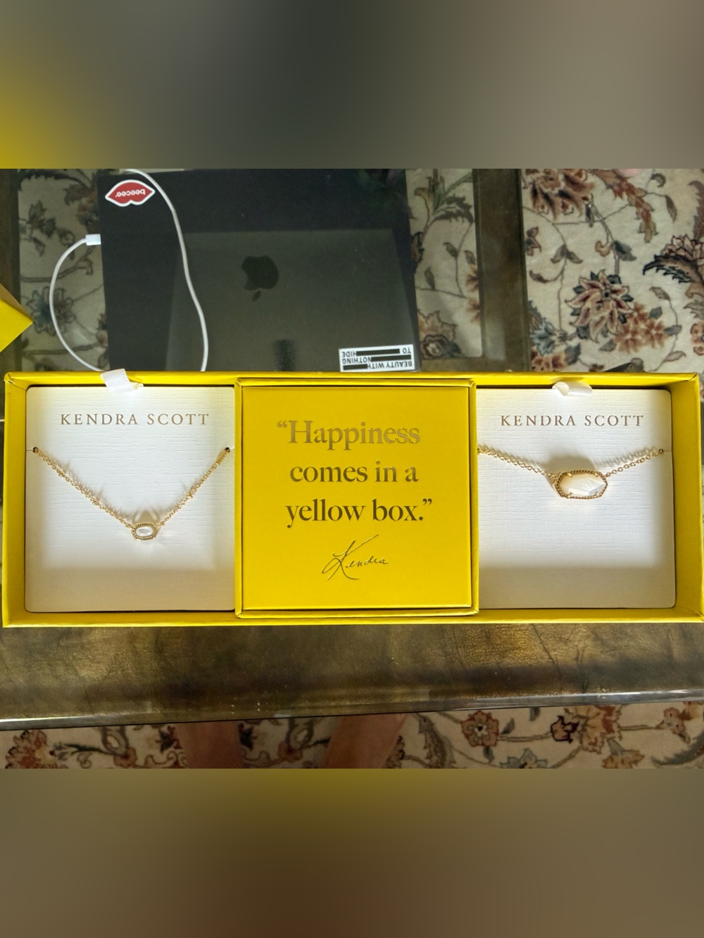 Kendra Scott Gold Oval Pendant Necklace Set with Yellow Box NWT